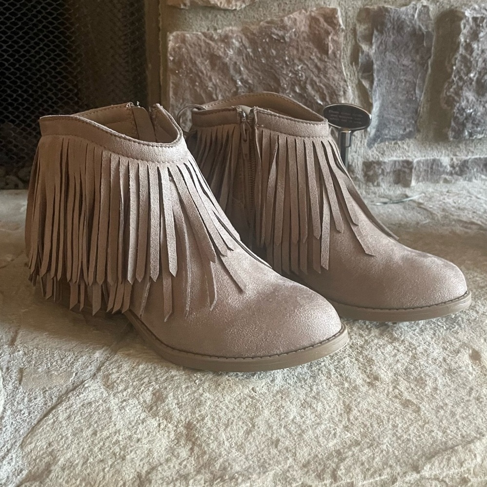 J. Adams Western Fringe Ankle Boot. Taupe Suede. Size 6.5.